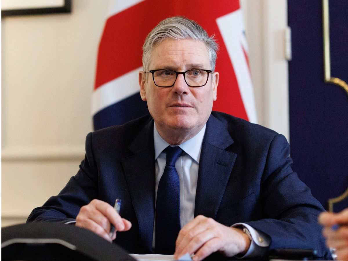 ब्रिटेन साइप्रस की सुरक्षा के लिए युद्धपोत HMS Dragon भेज रहा